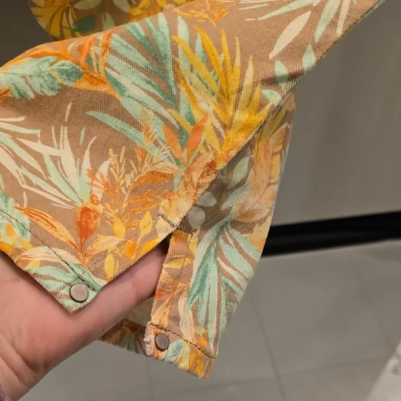 Gloria Vanderbilt Tropical Print Capri Pants - Picture 7 of 8